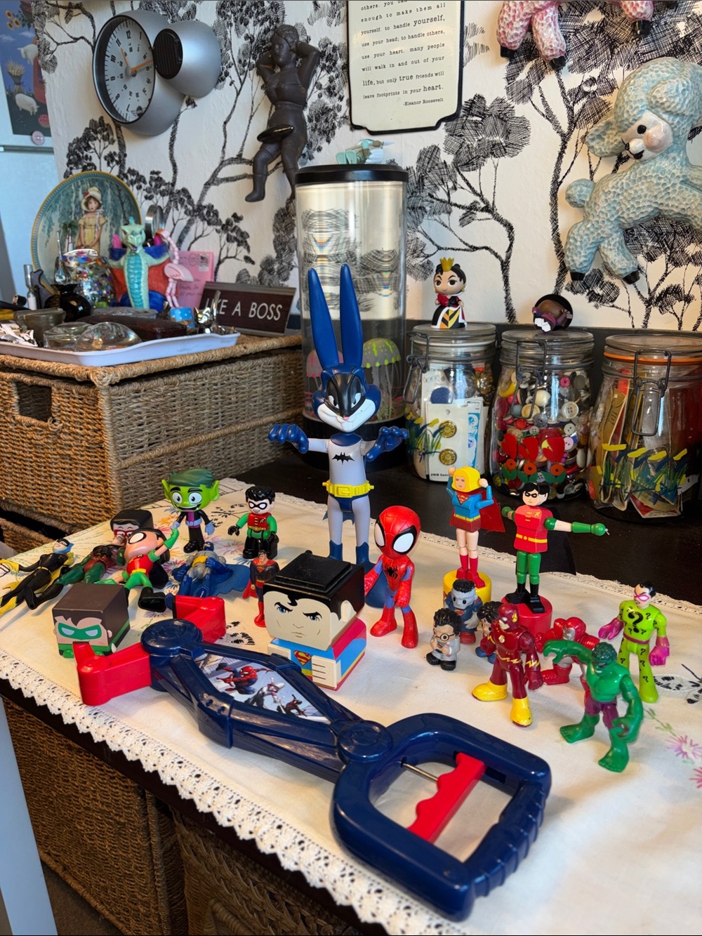 EUC 24 Piece Marvel and DC Comic Hero Bundle. Characters include Spider-Man, sup